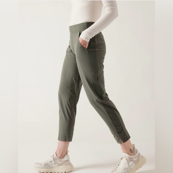 Athleta Brooklyn Ankle Pant pants size 4 new in Mountain Olive